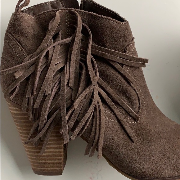 Steve Madden Shoes - NWT Steve Madden Suede Fringe Ohio Booties (Taupe)